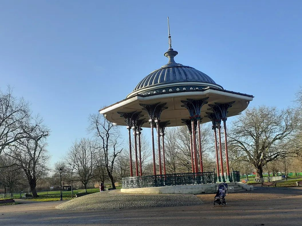 ClaphamCommonBandstand2